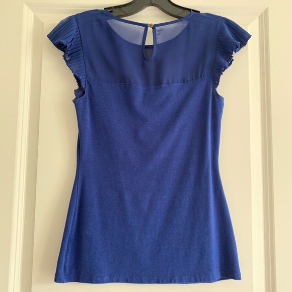 EXPRESS Pleated Flutter Sleeve w/Sweetheart Neck - Picture 3 of 4